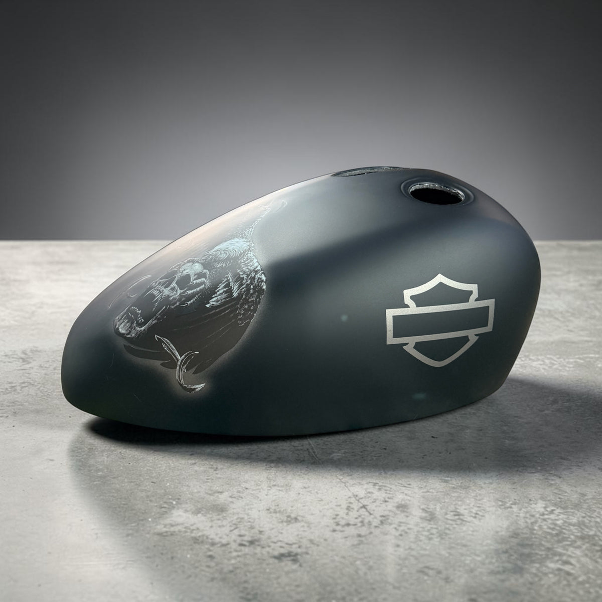 Eagle Skull — Tank Cover SimonKustom, foto original